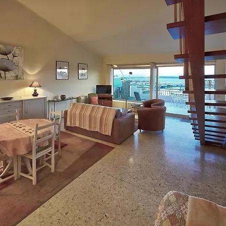 Superbe Duplex Idealement Situe Proche Plages Avec Grande Terrasse Vue Port !l A1b59 Apartamento