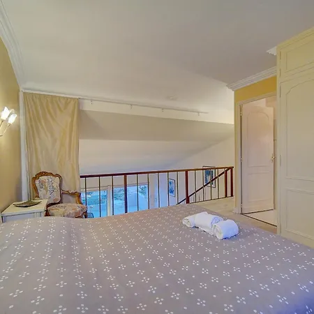 Superbe Duplex Idealement Situe Proche Plages Avec Grande Terrasse Vue Port !l A1b59 Appartement